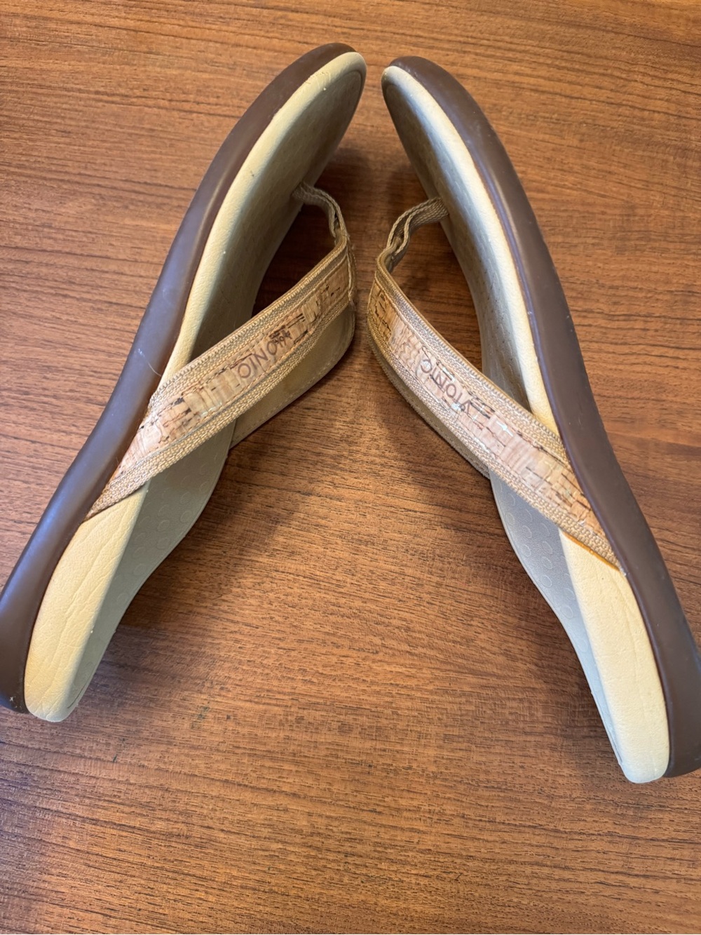 Vionic Women’s Gold Cork Tan Tide Flip-Flop Sandal Sz 10 - Picture 3 of 5